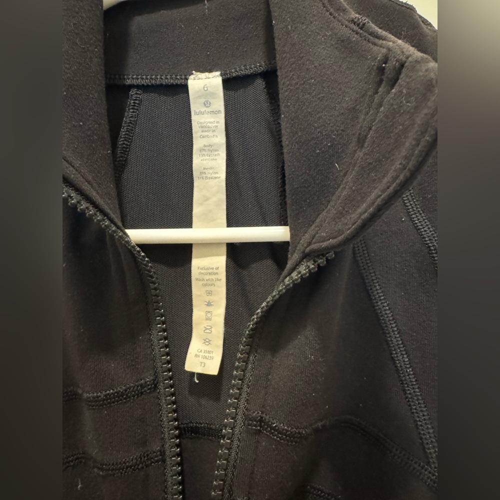 Lululemon define jacket, full length, black, size 6. - Picture 2 of 3